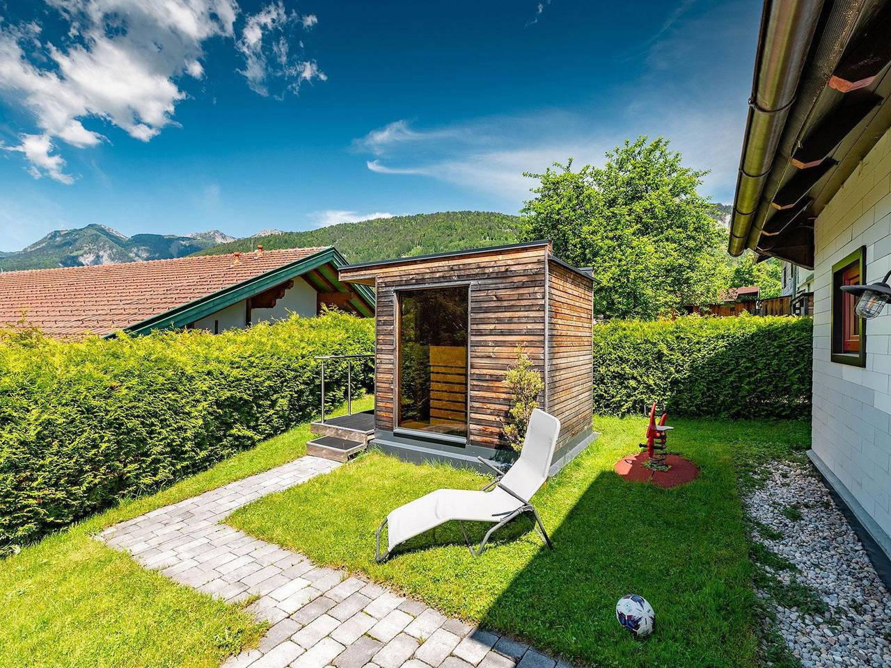 Chalet am See by mynests - Ferienhaus, 3 Schlafräume, 2 Bäder in Dachsteingebirge, Aich