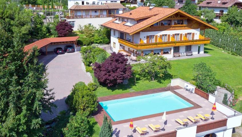 Hotel für 2 Personen, mit Balkon und Terrasse sowie Garten und Pool in Tscherms