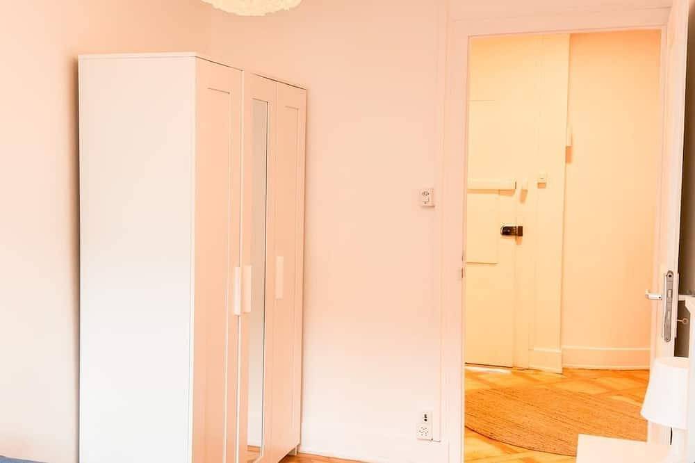 Hel lejlighed, Central Geneva Apartment - Walk to Old Town & Lake in Plainpalais, Genève