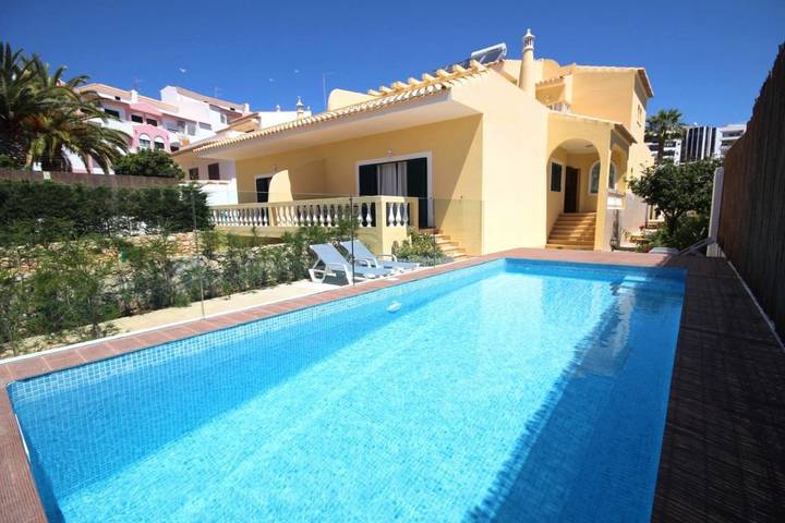 Villa for 14 people, with Balcony and Terrace as well as Garden and Pool in Praia da Rocha