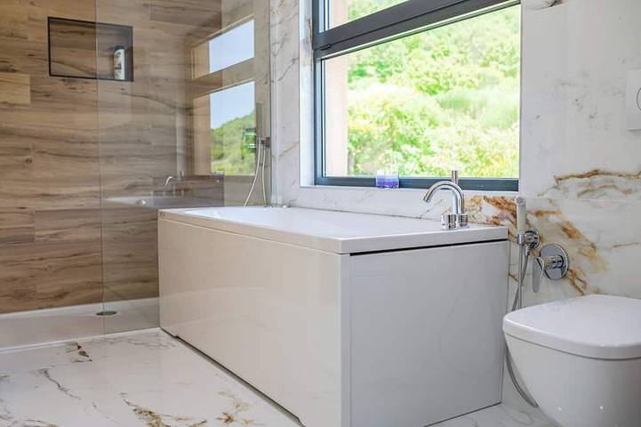 Villa für 6 Personen, mit Sauna und Balkon sowie Garten und Whirlpool in Montenegro - 4