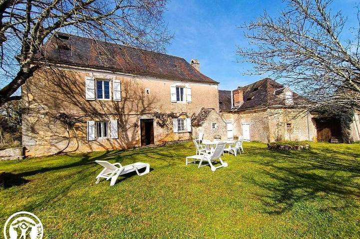 Location de vacances pour 9 personnes, avec jardin à Cuzance