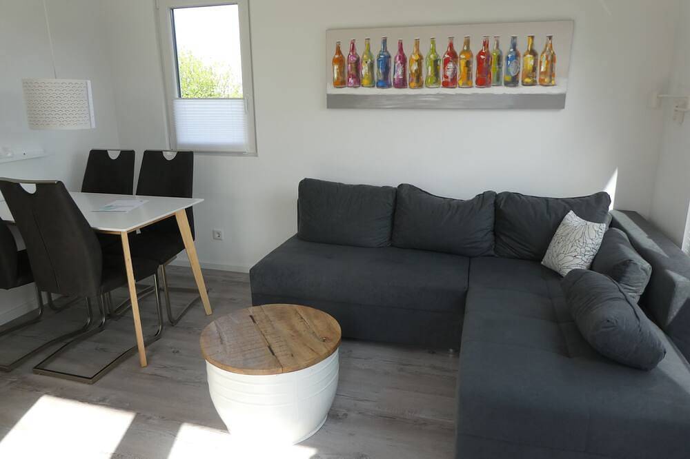 New mobile home in sustainable wood construction only 50 m from the Schlei! in Olpenitz, Kappeln