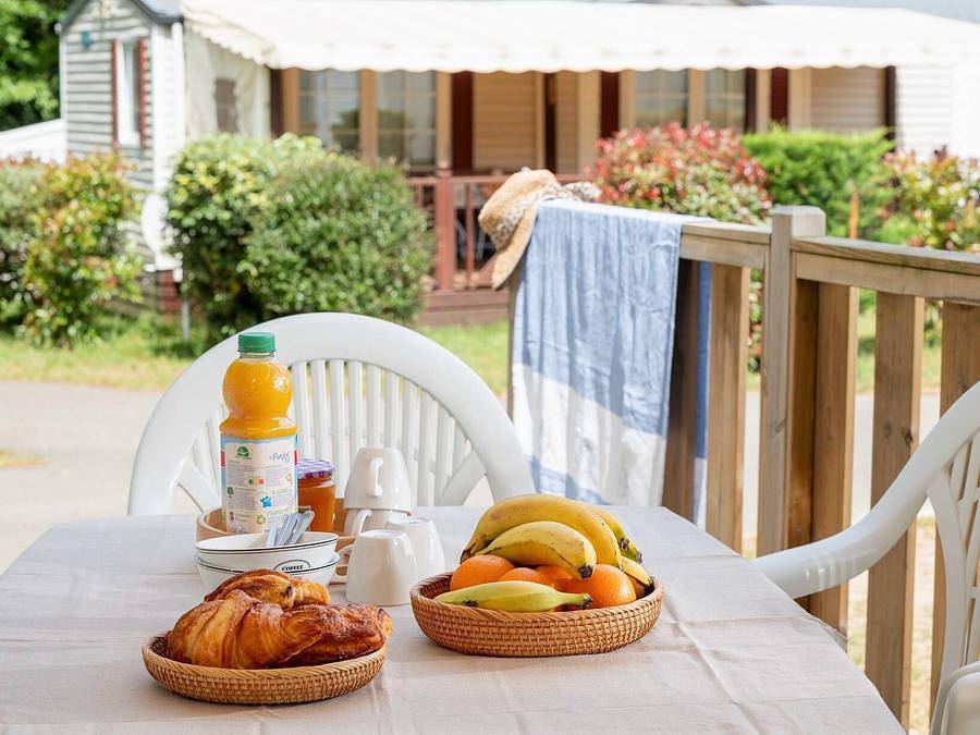 Camping Le Soleil des Landes - Mobilhome 4 personnes - Mobil-home | Classic | 2 Ch. | 4 Pers. | Terrasse surélevée in Lit-et-Mixe, Côte d’Argent