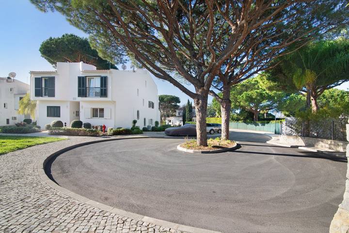 Appartement entier, Appartement 'Bia' avec terrasse privée, Wi-Fi et climatisation in Vale do Lobo, Almancil