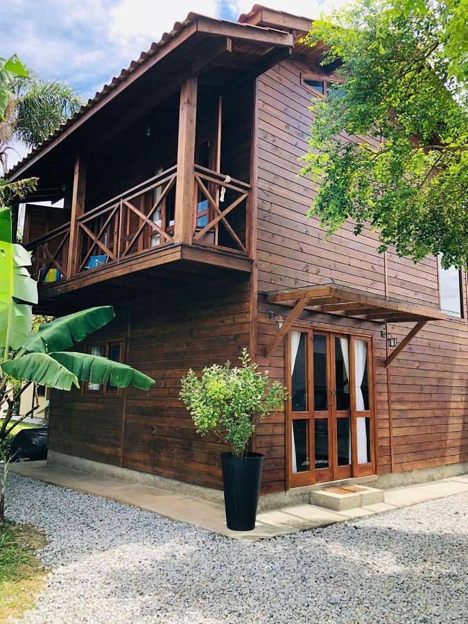 Casas e apartamentos de temporada para 4 pessoas, com jardim e vista e ainda balcão em Praia Mole