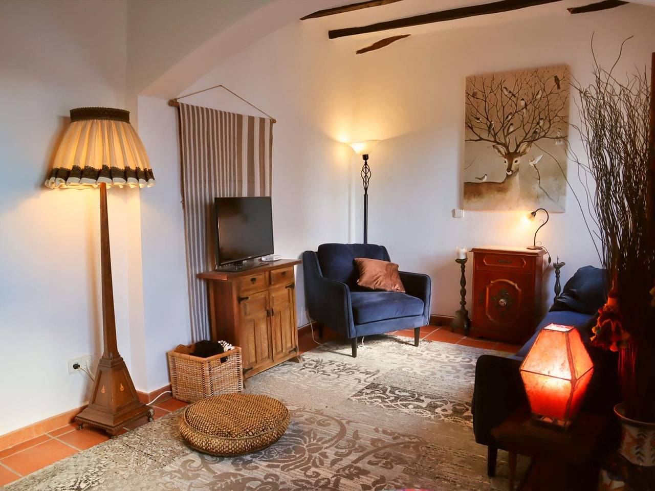 Casa de pueblo con terraza y vistas, 3 dormitorios, admite mascotas in Callosa de Ensarriá, Costa Blanca