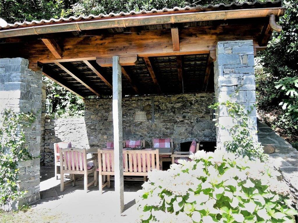 Ferienhaus in Cugnasco mit Schwimmbecken in Cugnasco-Gerra, Tessiner Alpen