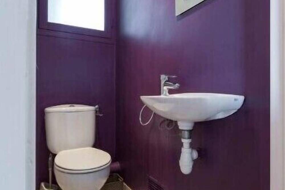 Appartement entier, 3 pièces de 80 m2 sans vis à vis dans petite résidence  bon standing au calme. in Vence, Côte méditerranéenne (France)