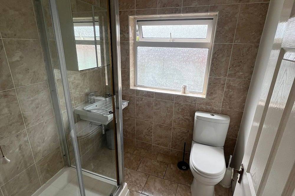 5 bed house in Winchester with parking near motorway and town centre/railway in Winchester, South Downs