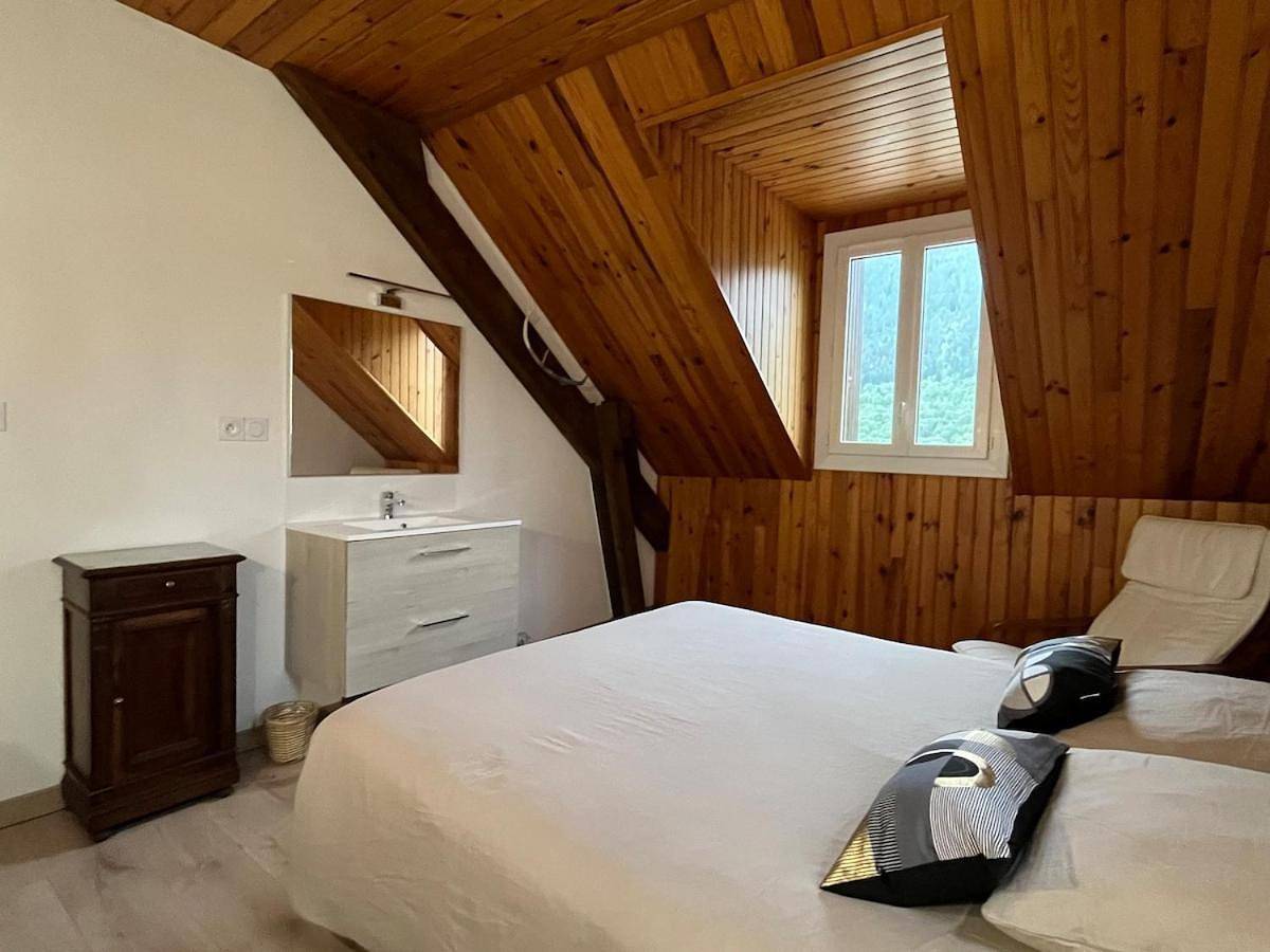 Appartement entier, Appartement 4 chambres, séjour, cuisine in Castillon-de-Larboust, Pyrénées
