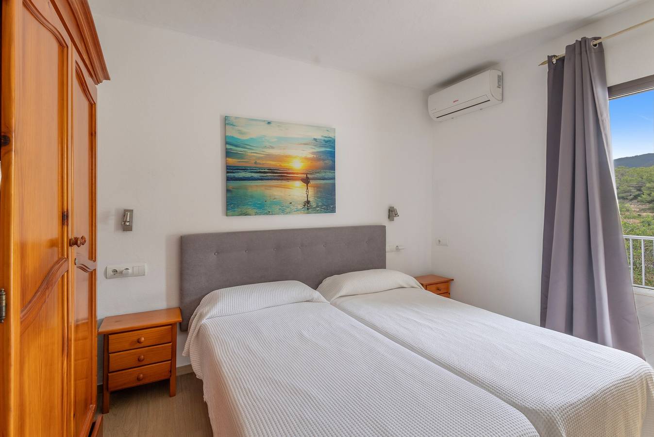 Chambre 'Doble - 2' avec vue sur la montagne, Wi-Fi et climatisation in Platja es Figueral, Santa Eulària des Riu