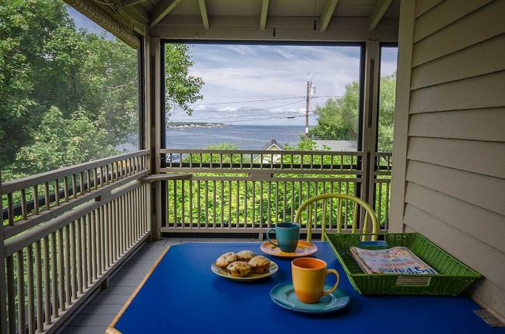 Vacation rental for 7 people, with yard in York Beach