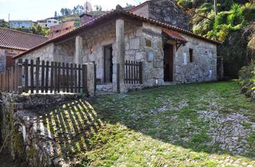 Gîte pour 4 personnes, avec terrasse à Fafe