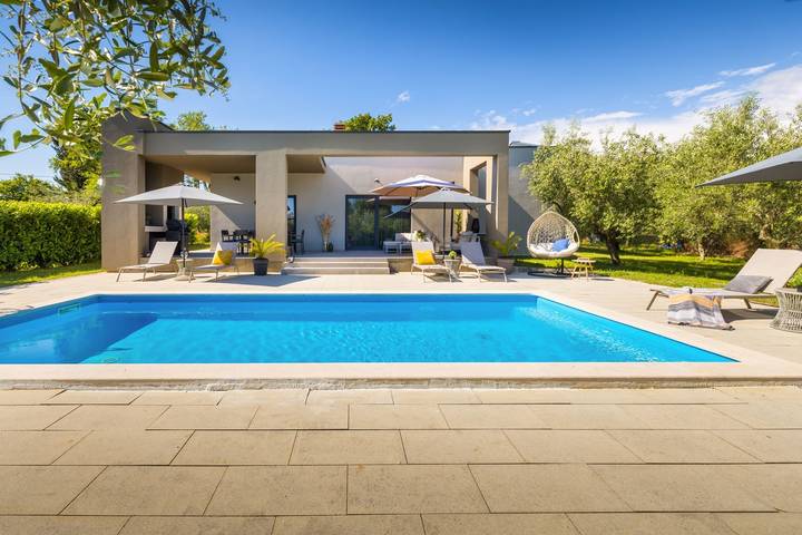 Villa für 8 Personen, mit Pool und Garten - 1
