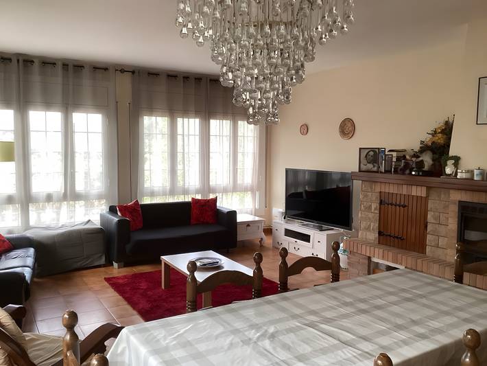 Location de vacances pour 8 personnes, avec jardin et jacuzzi, animaux acceptés à Vidreres - 2