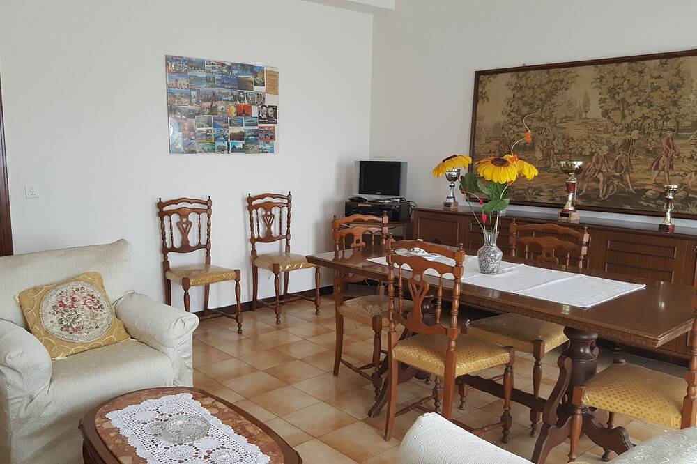Ganze Wohnung, Apartment in einem zweistöckigen Einfamilienhaus in Macchia, Giarre