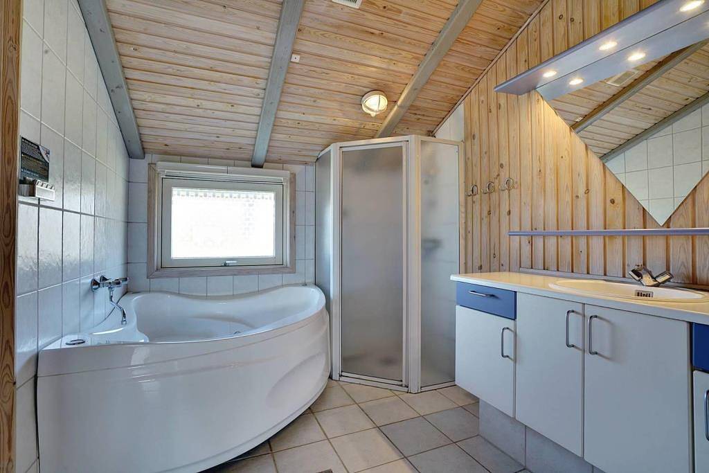 Feriehus beliggende på en skøn kuperet naturgrund og i meget rolige omgivelser. in Henne, Varde Region