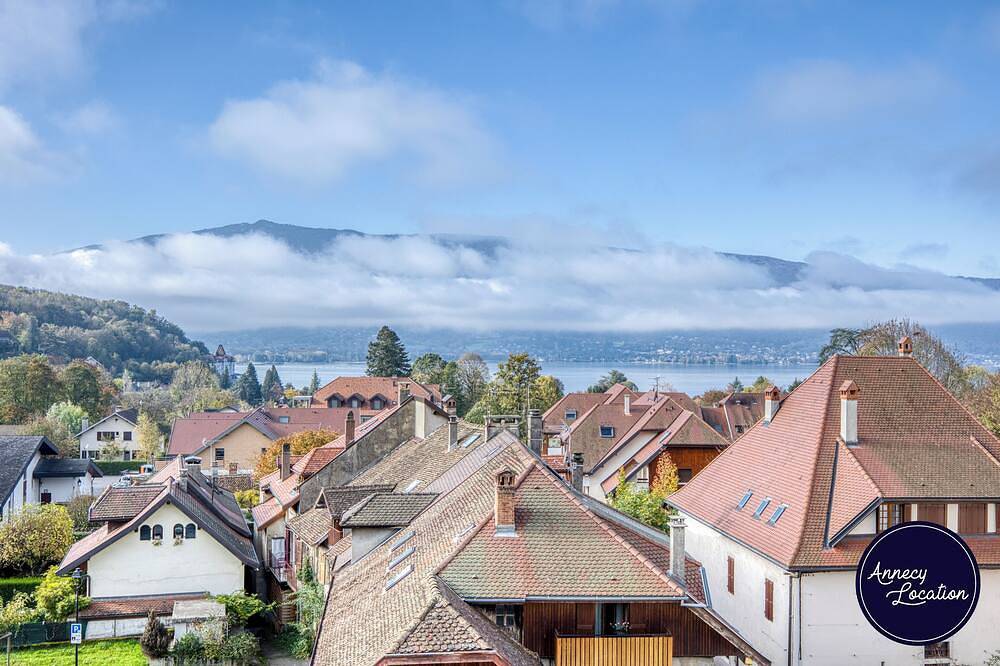 Apartamento entero, The Roofs of Menthon - Lake View & Central Location in Menthon-Saint-Bernard, Región de Annecy