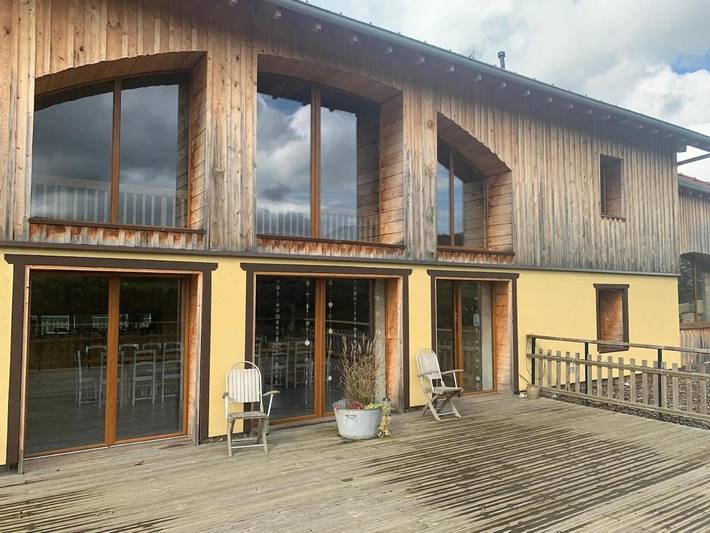 Location de vacances pour 15 personnes, avec terrasse et sauna ainsi que vue et piscine, animaux acceptés à Vaucluse (Doubs) - 3