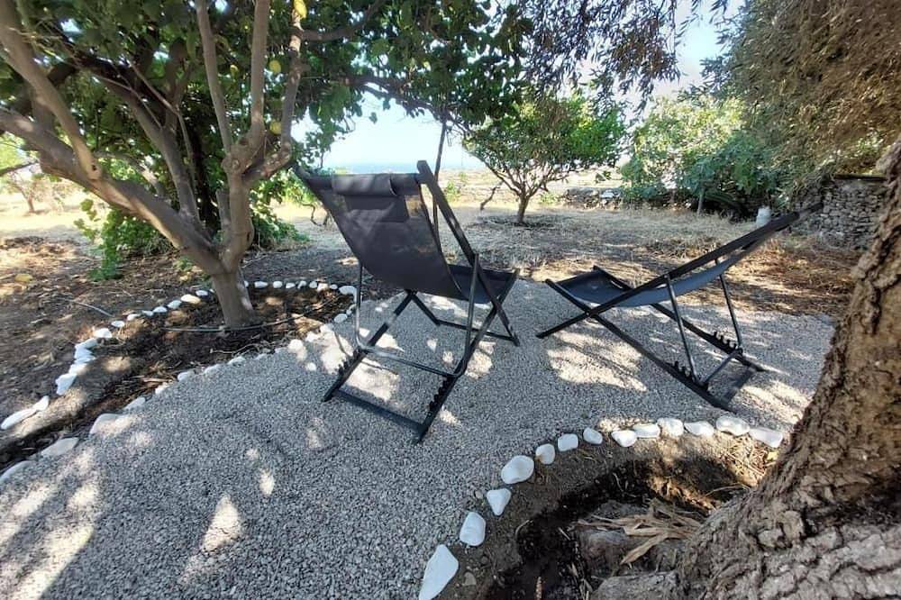 Kypseli House - Quiet Garden Home for Families & Groups, steps from Apollonia in Cícladas