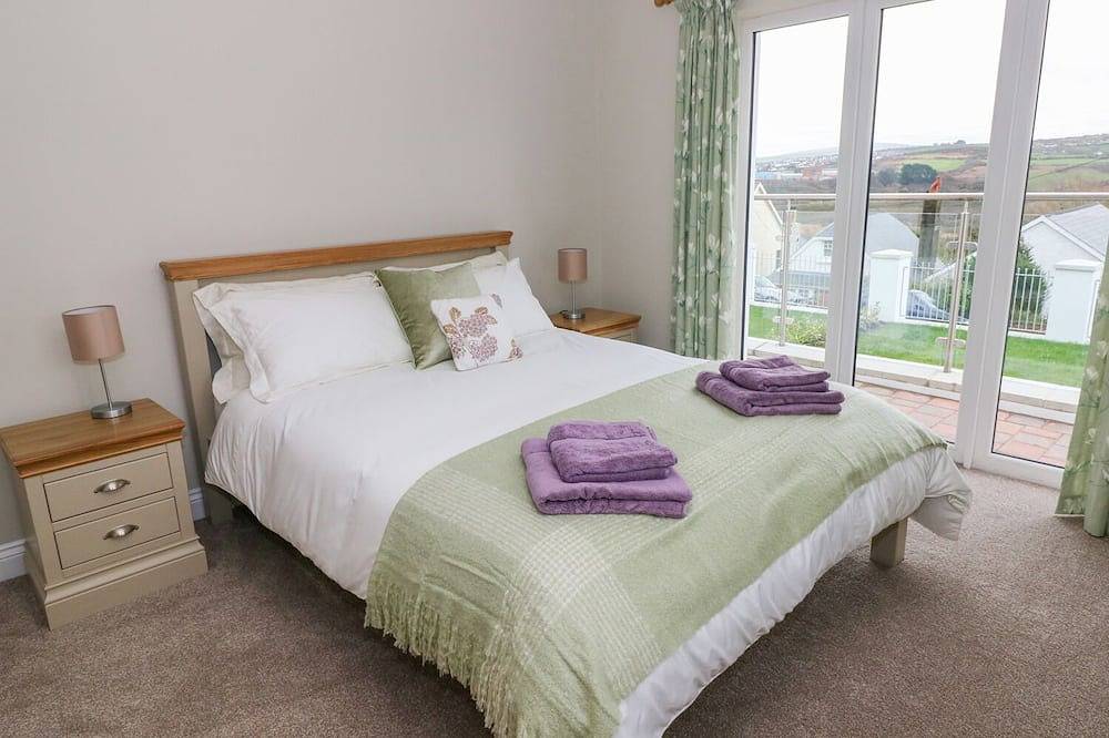 Mor Awelon, family friendly, luxury holiday cottage in Goodwick in Goodwick, Pembrokeshire