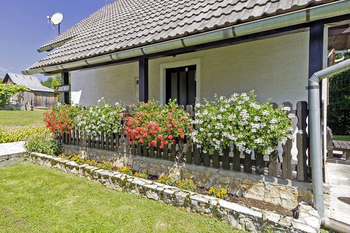 Milan in Rastovača (Haus für 4 Personen) in Smoljanac, Plitvicer Seen