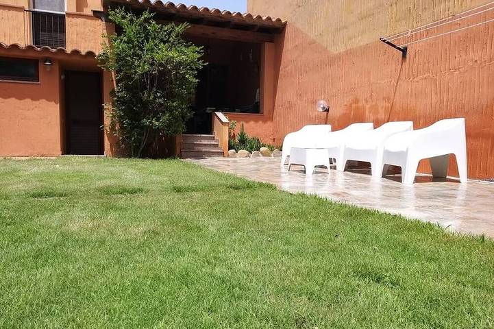 Villa pour 10 personnes, avec balcon et jardin à Villasimius