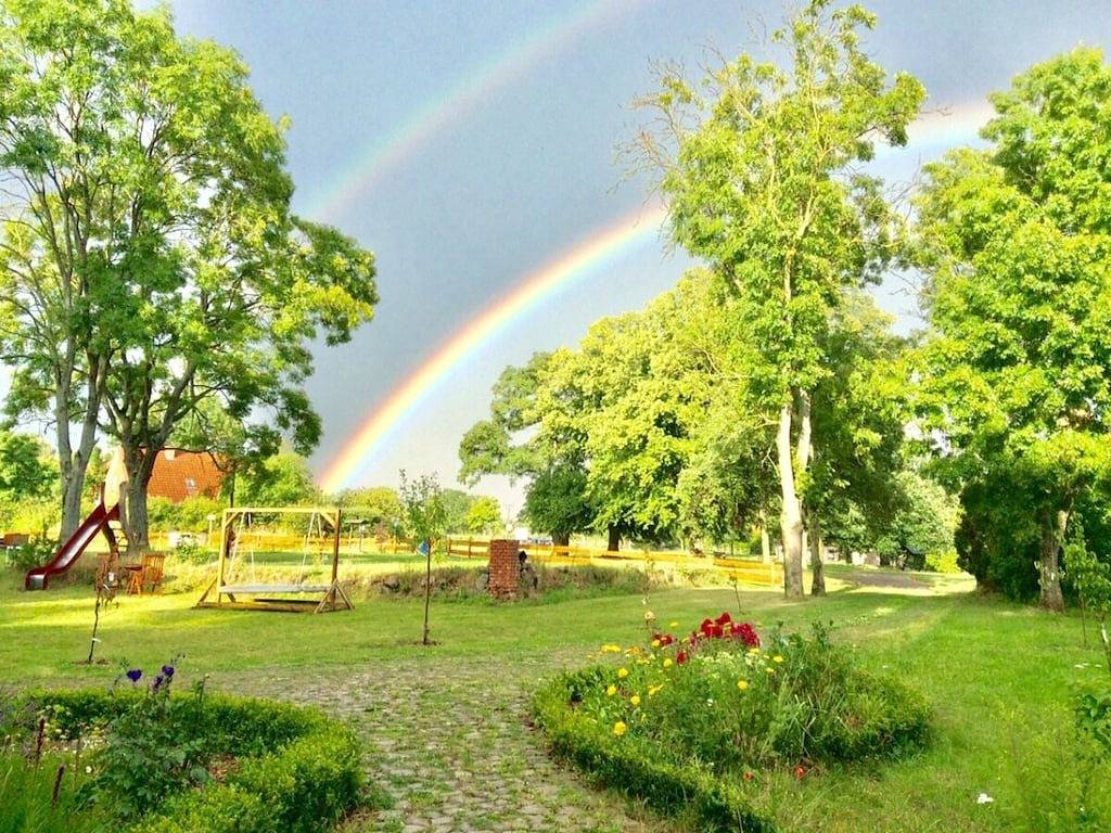 2 mit großem Garten, Spielplatz und Pool in Grabowhöfe, Mecklenburgische Seenplatte