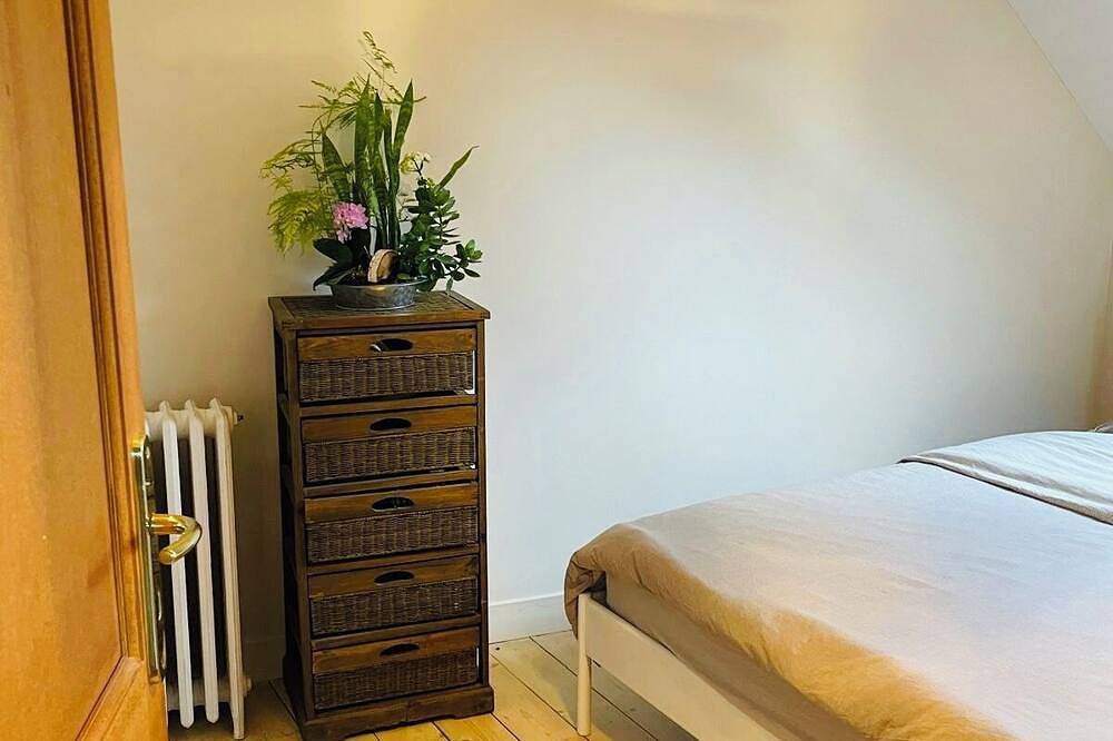 2 Bedroom Bed & breakfast in Montfort-l'Amaury in Montfort-l'Amaury, Parc naturel régional de la Haute Vallée de Chevreuse