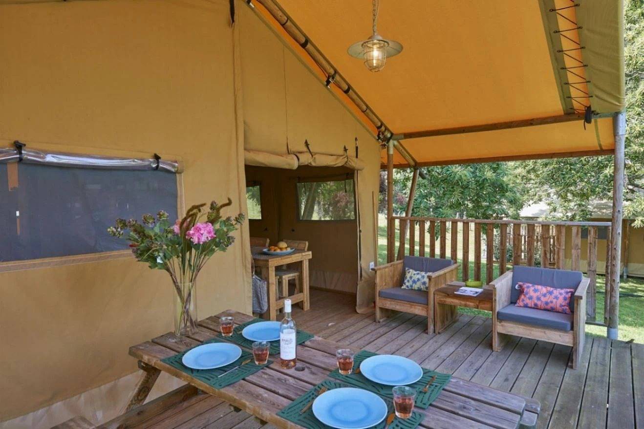 Camping 5 étoiles - Piscine - ccbefcf in Gourdon, Lot