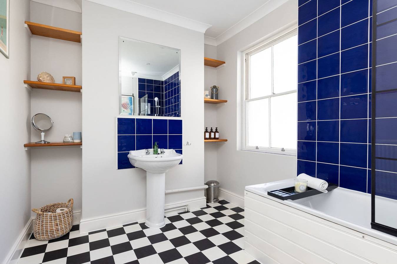 Ganze Wohnung, Characterful City Maisonette for 4 in Chichester, West Sussex