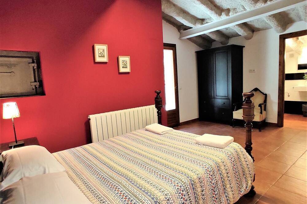 Rural House \"Cal Masover de Rocabruna\". in Rocabruna, Camprodon