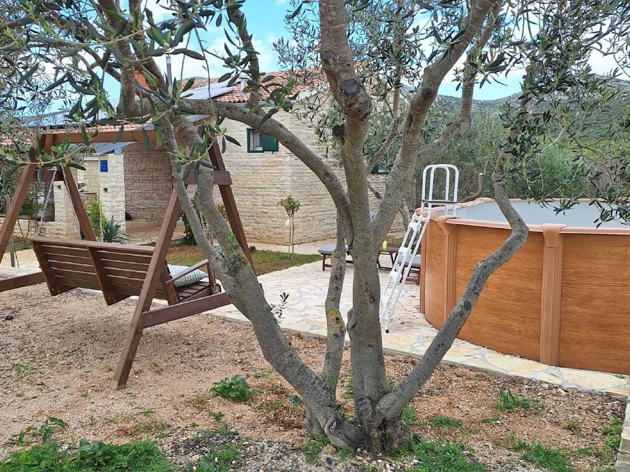 Ferienhaus in Vrana am See und Strand in Pakostane, Zadar