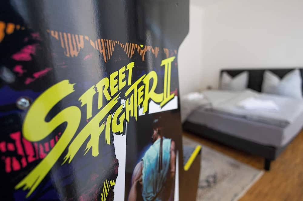 Entire apartment, ★ Ko-Living - Gaming Suite | In the center | Up to 6 people | Arcade ★ in Halle (Saale), Saale-Unstrut