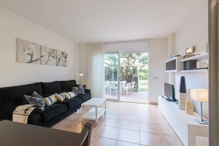Ferienhaus für 6 Personen, mit Balkon und Terrasse sowie Garten und Pool in Montroig Bahia - 2
