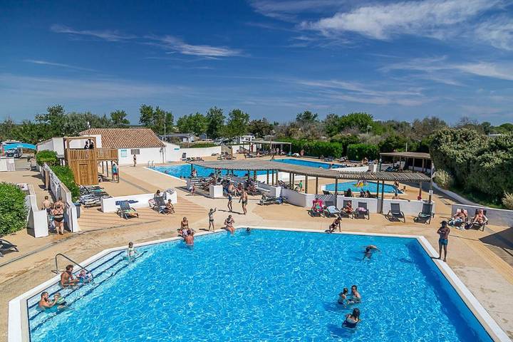 Bungalow pour 5 personnes, avec Jardin ainsi que Bassin pour enfant et Piscine à Saintes-Maries-de-la-Mer