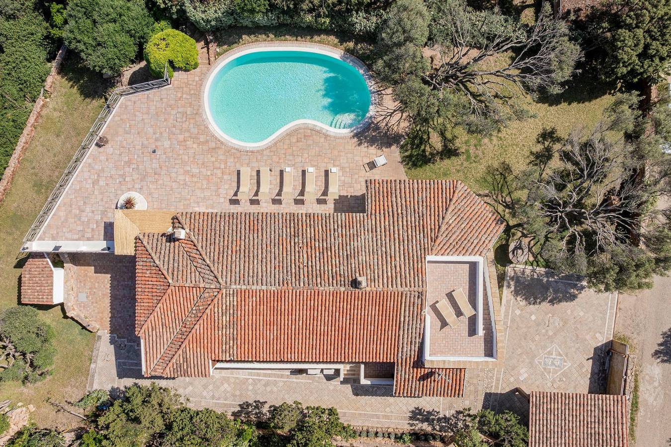Villa Junia by Klodge, Pool und Meerblick in San Pantaleo in Milmeggiu, Olbia