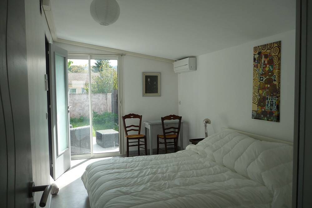 Independent villa with garden and swimming pool area near downtown in Brignoles, Brignoles region