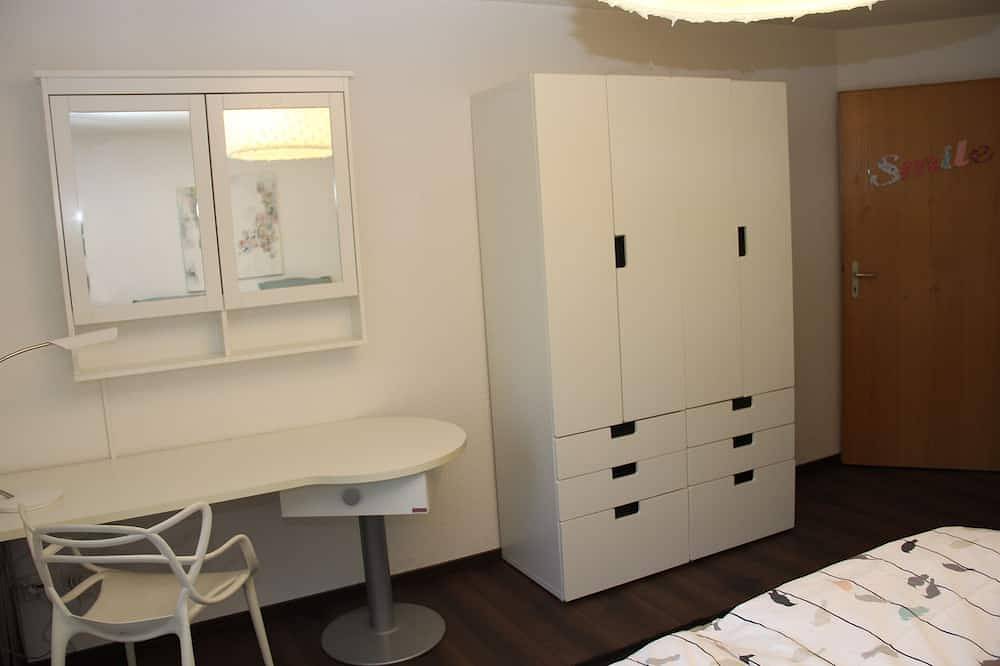 Geheel appartement, Vacation apartment on Lake Thun - magnificent views of the lake and mountains in Spiez, Meer van Thun