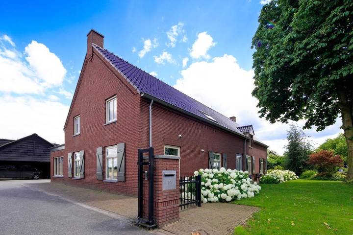 B&b voor 2 personen, with Terras and Tuin as well as Uitzicht in Schijndel