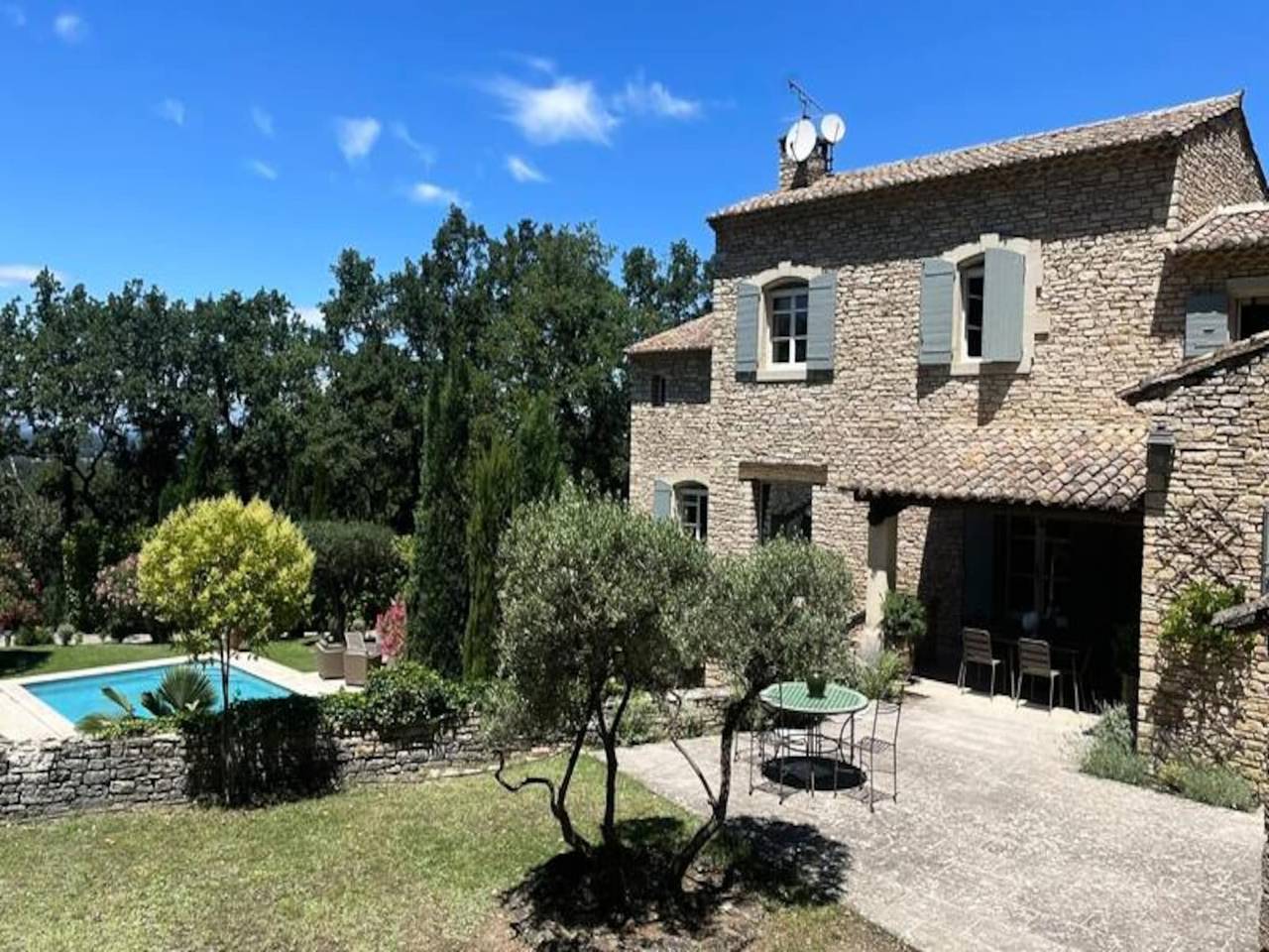 Apartamento entero, Casas y Villas para 12 Personas in Robion, Parque natural regional del Luberon