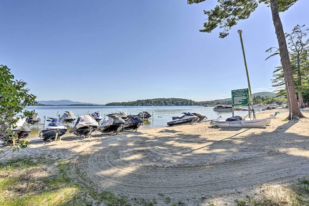Ganze Wohnung, Lake Getaway: Walk Across Street to Private Beach! in Gilford, Lake Winnipesaukee