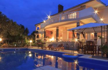 Ferienhaus für 10 Personen, mit Garten und Pool sowie Balkon in Peroj