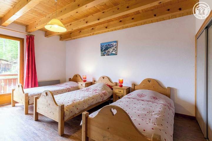 Gîte pour 10 personnes, avec jardin à Pallud - 3