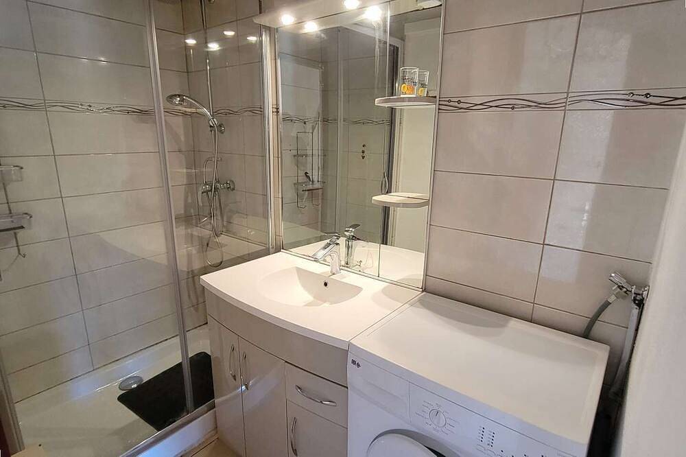 Corner villa for 4 people located in a secured residence with pool, at only 400m from the beach... in Portiragnes Plage, Portiragnes