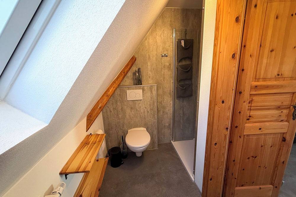 Ganze Wohnung, Ruhige lichtdurchflutete Dachwohnung im Schwarzwald mit Balkon in Dornhan, Mittlerer Schwarzwald