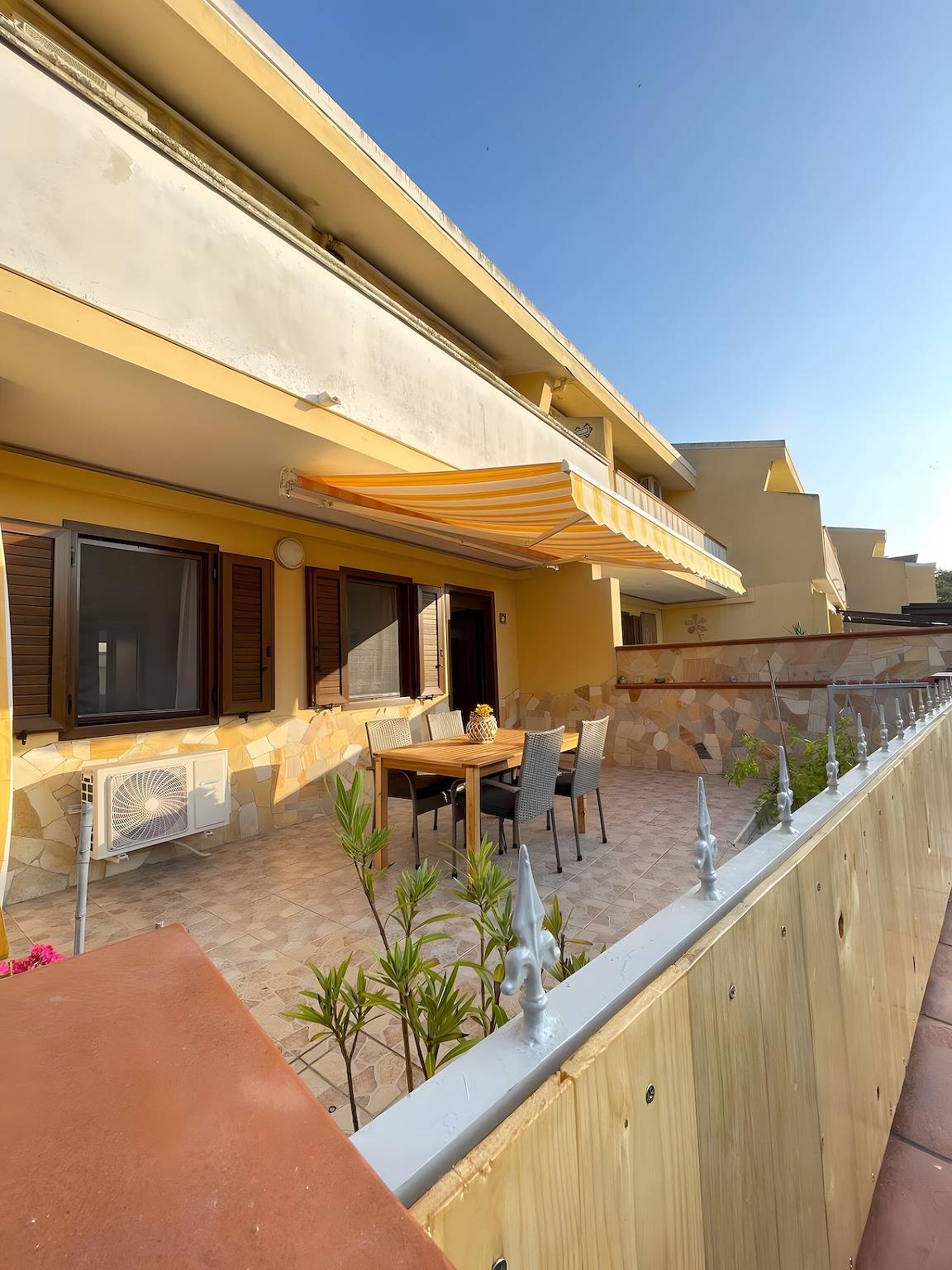 Albachiara am Meer, Haus mit großer Veranda in Porto Torres, Sassari Provinz
