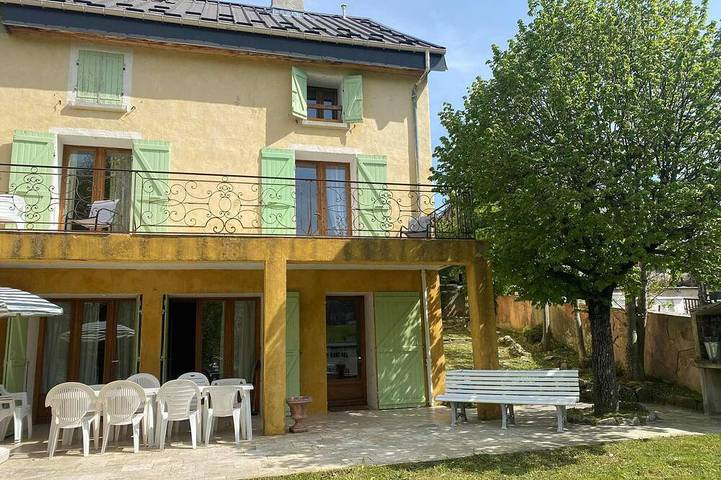 Chalet pour 10 personnes, avec balcon, animaux acceptés à Villard-de-Lans