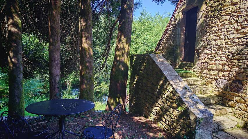 Gîte pour 2 personnes, avec piscine à Urval